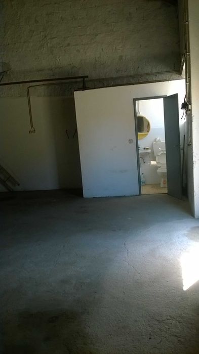 Arrendo Armazém em Assafora / I rent a warehouse in Assafora