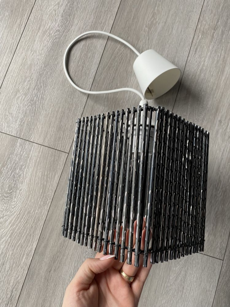 Super, lekka lampa, czarno-srebrny abażur.