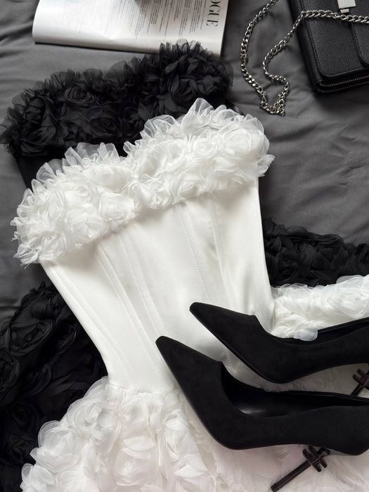 Корсетна жіноча сукня з квітами