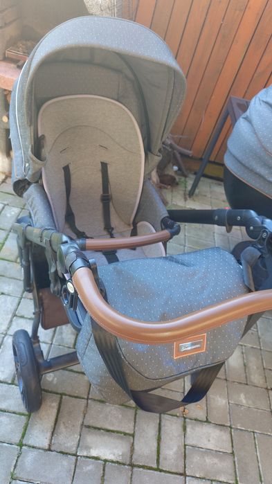 Wózek na dużych kołach pompowanych