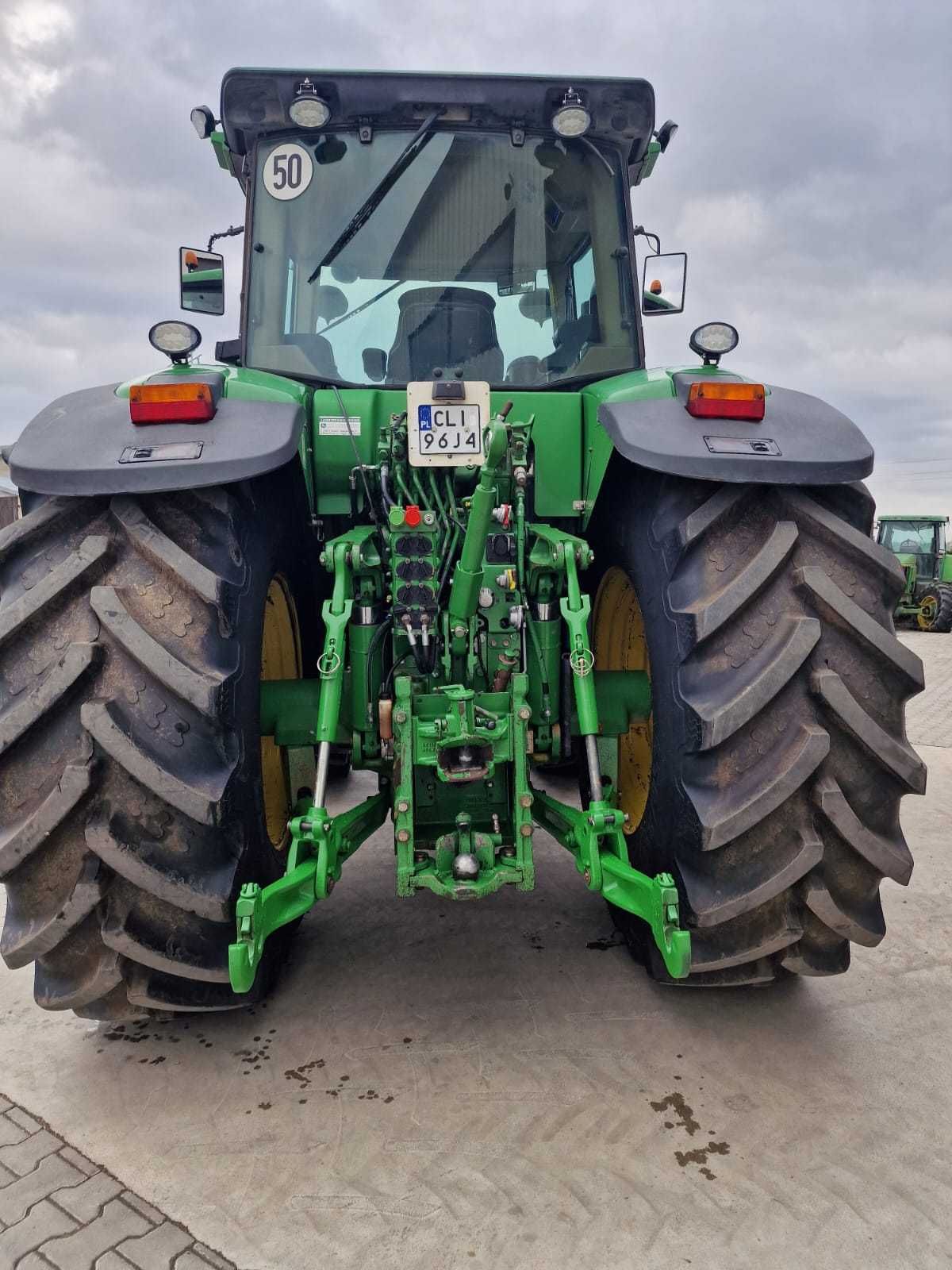 Wynajem ciągnika rolniczego John Deere 7930