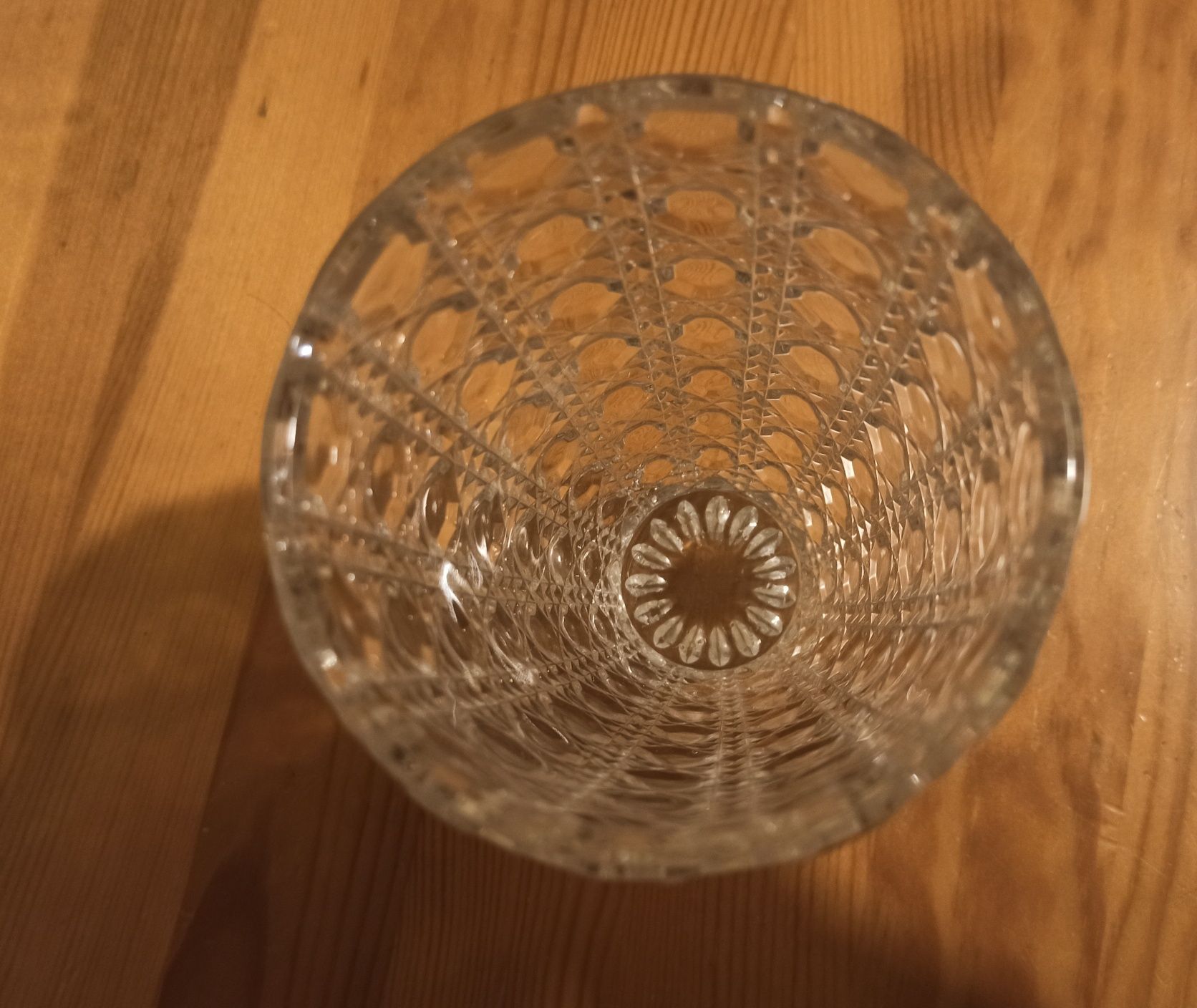 Szklany kryształowy wazon