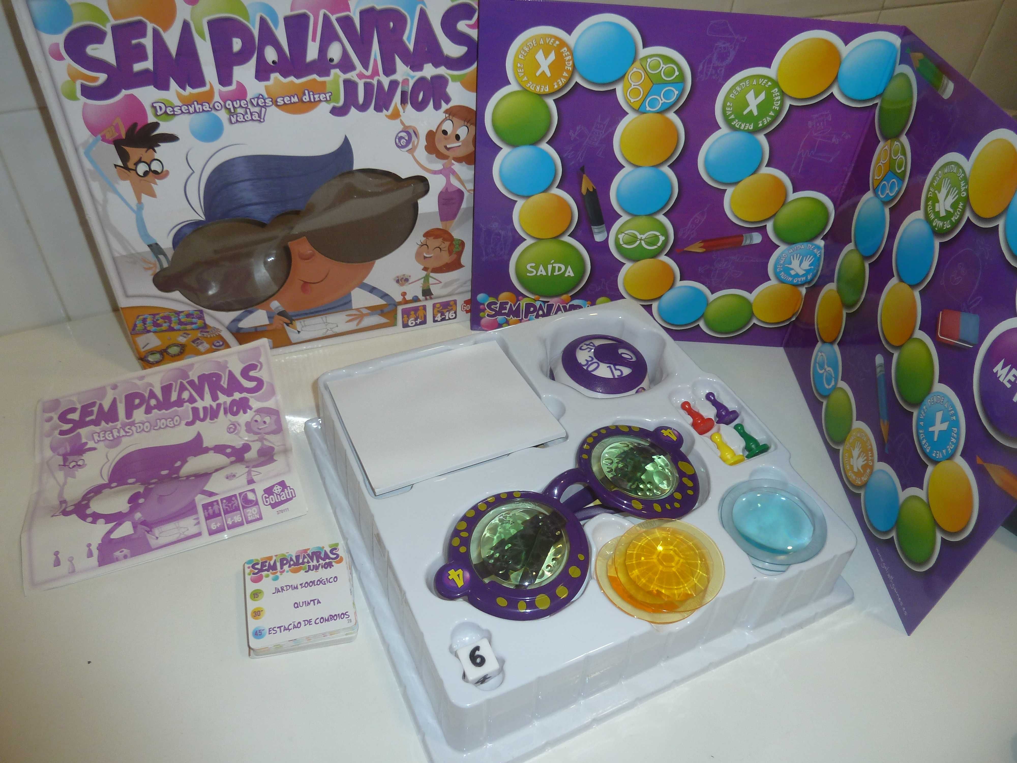 Jogos de tabuleiro: Trivial, Scrabble, Monopólio, Master Mind...