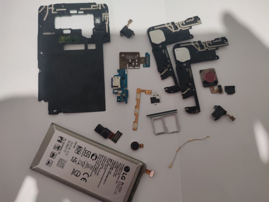 Телефон на разборе LG V40 6/64 ОСТАТКИ.