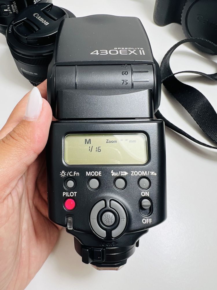 Canon EOS 200D + 50mm + 18-55mm+ 70-300mm + Flash Speedlite