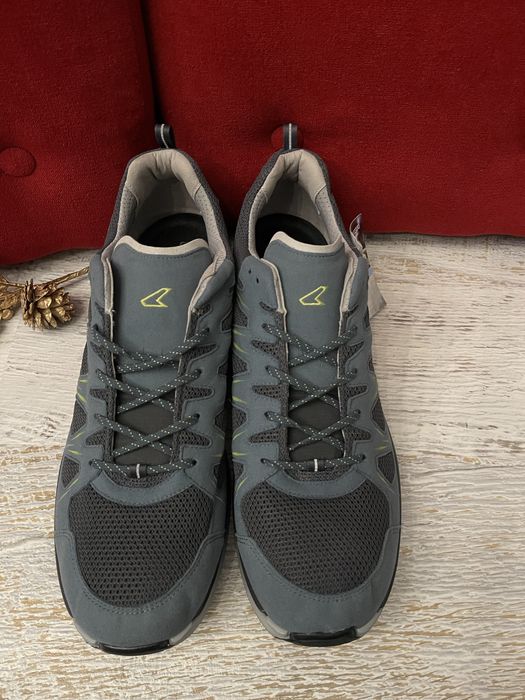 Lowa,оригінал,із спорт-матеріалу,розмір 51,устілка 32