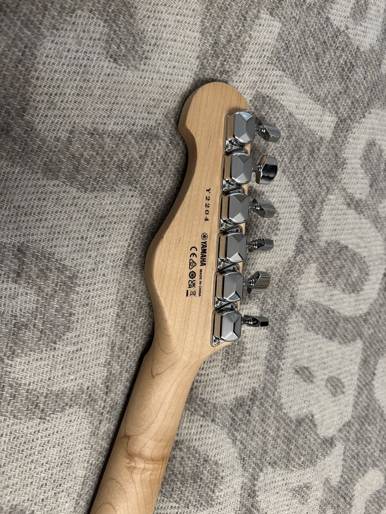 Электрогитара YAMAHA