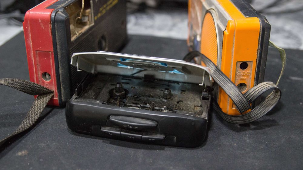 Радіоприймачі Вега. Плеєр касетний. Лот ретро