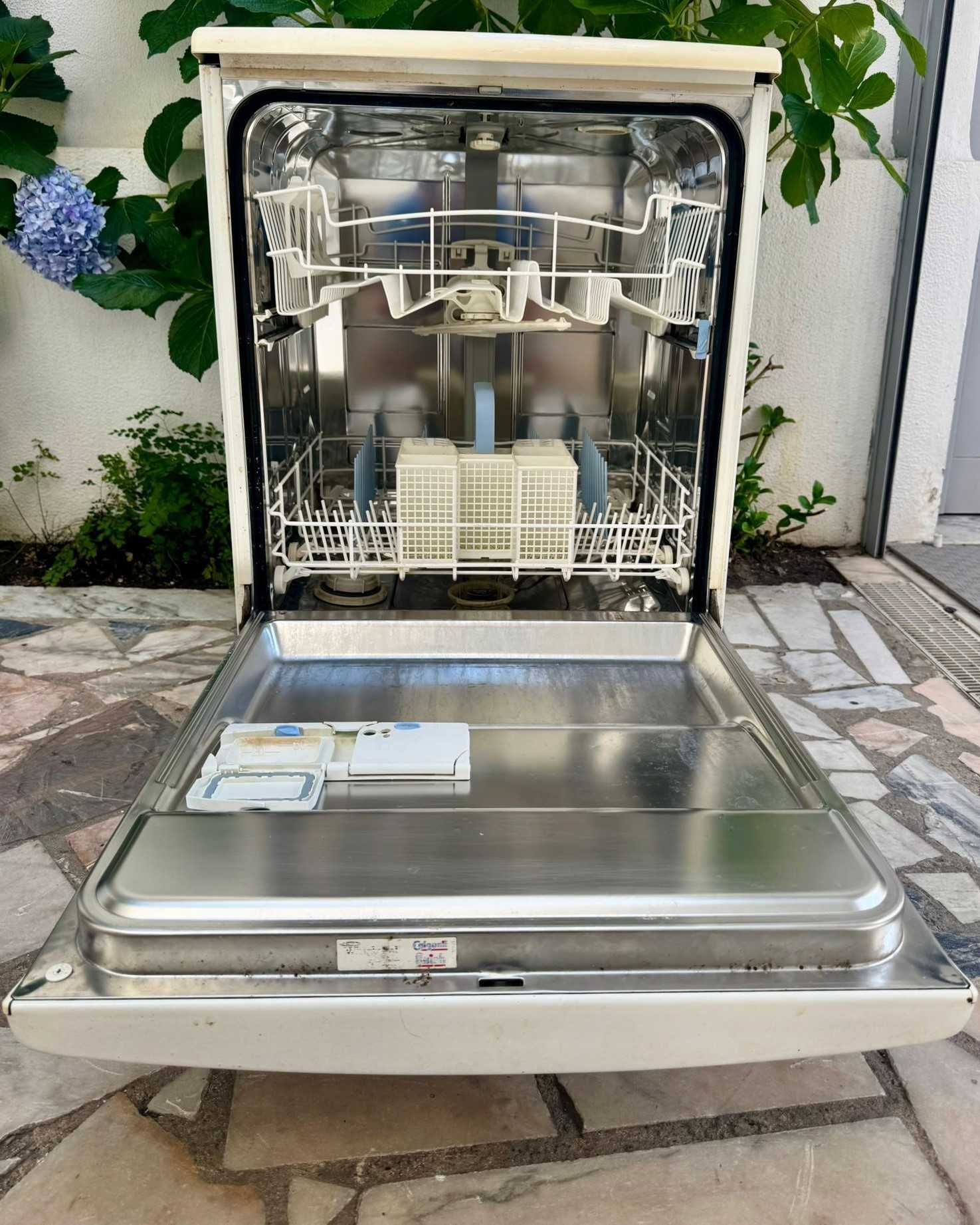 Máquina Lavar Loiça Whirlpool