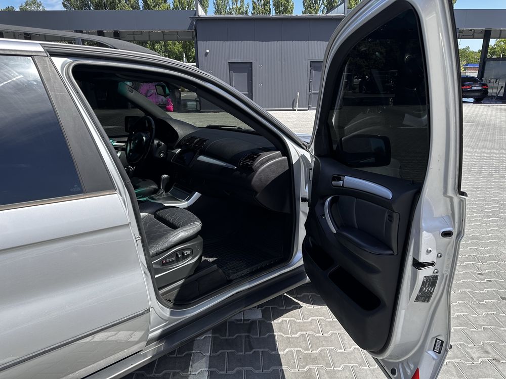 Продам BMW X5 E53 рест