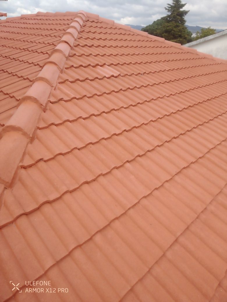 Fazemos todo tipo de pinturas e lavagem de telhados muros pavimento