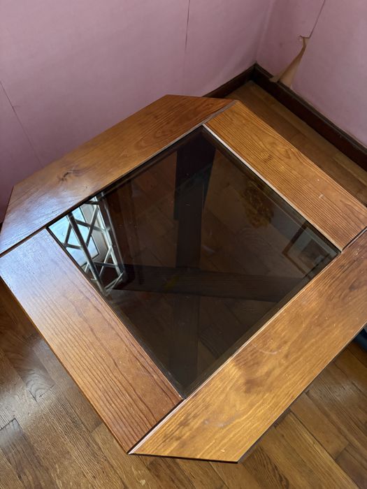 Mesa de apoio em madeira e vidro