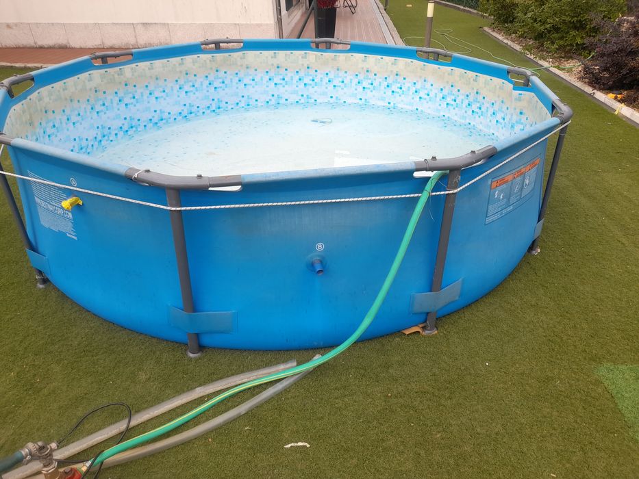 Piscina de 3000 por760 de altura