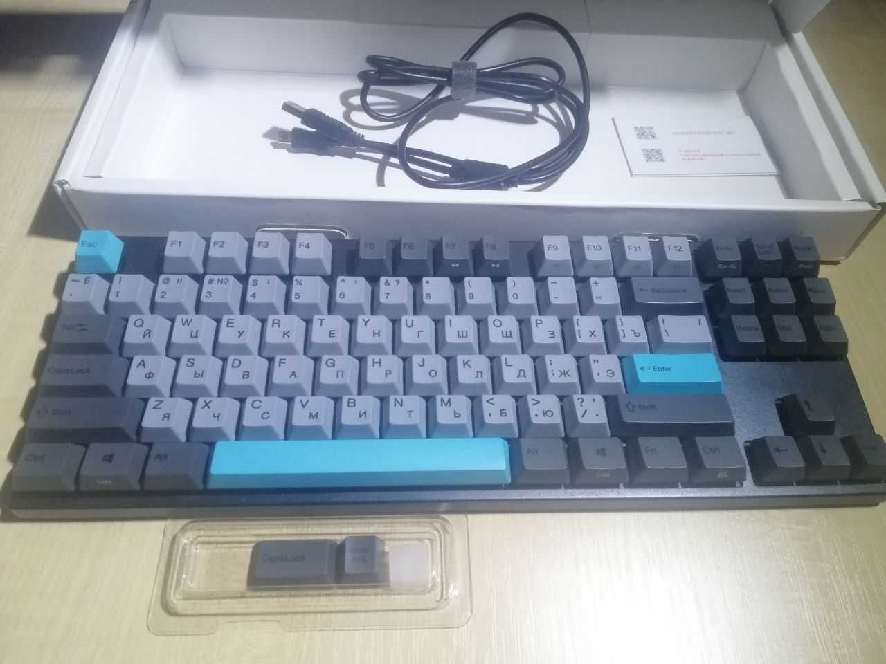 Механічна клавіатура VARMILO VA87M Moonlight Cherry MX Blue