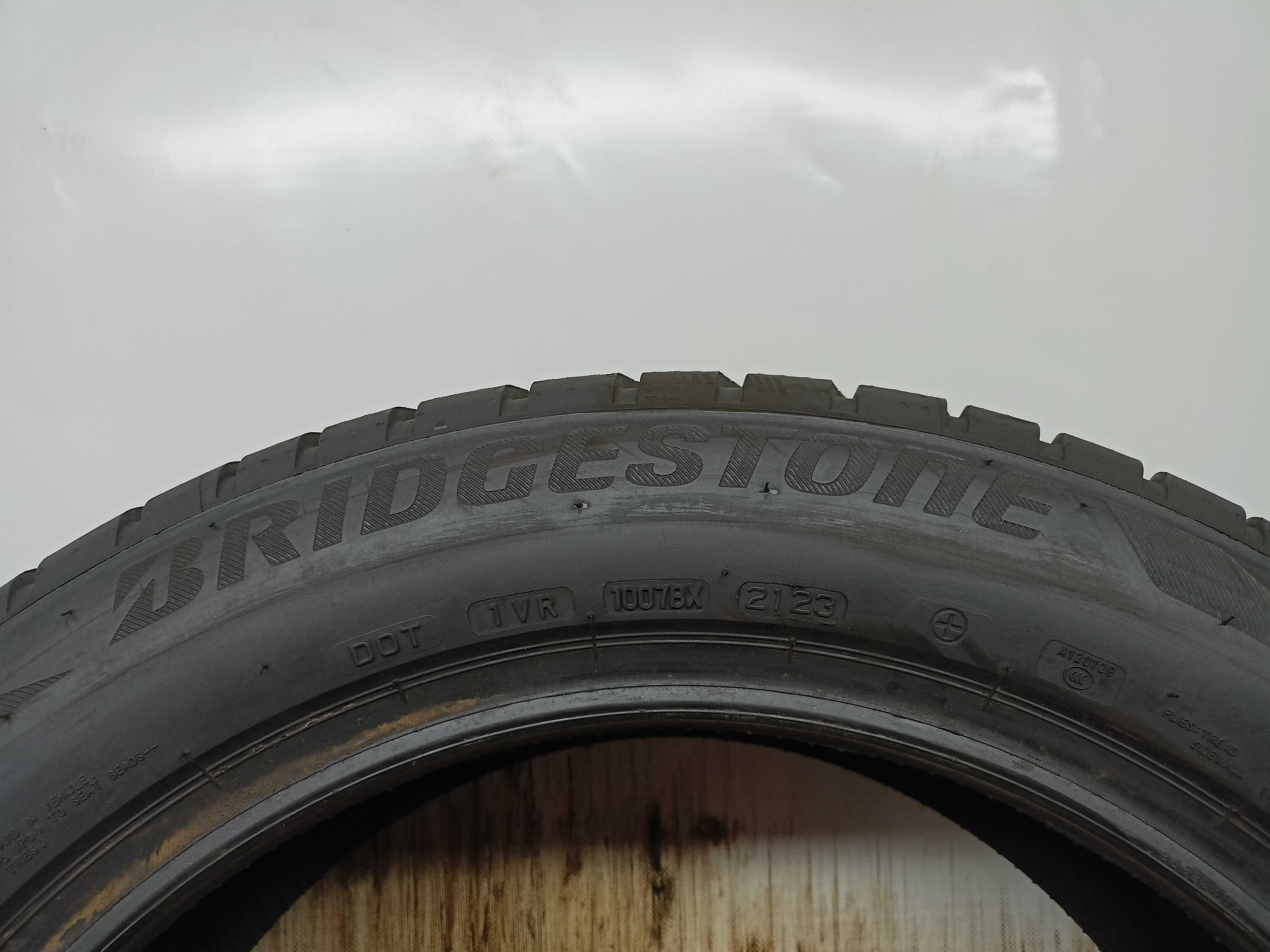Bridgestone Blizzak LM001 215/55/18 2023r. 95T 7,8mm (1714)