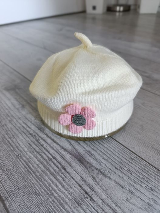 Nowy beret dla dziewczynki