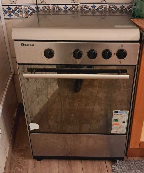 Vendo  cilindro e fogão gás com 4 bicos e for