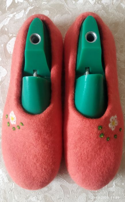 Валяні домашні капці, тапочки из шерсти , капці