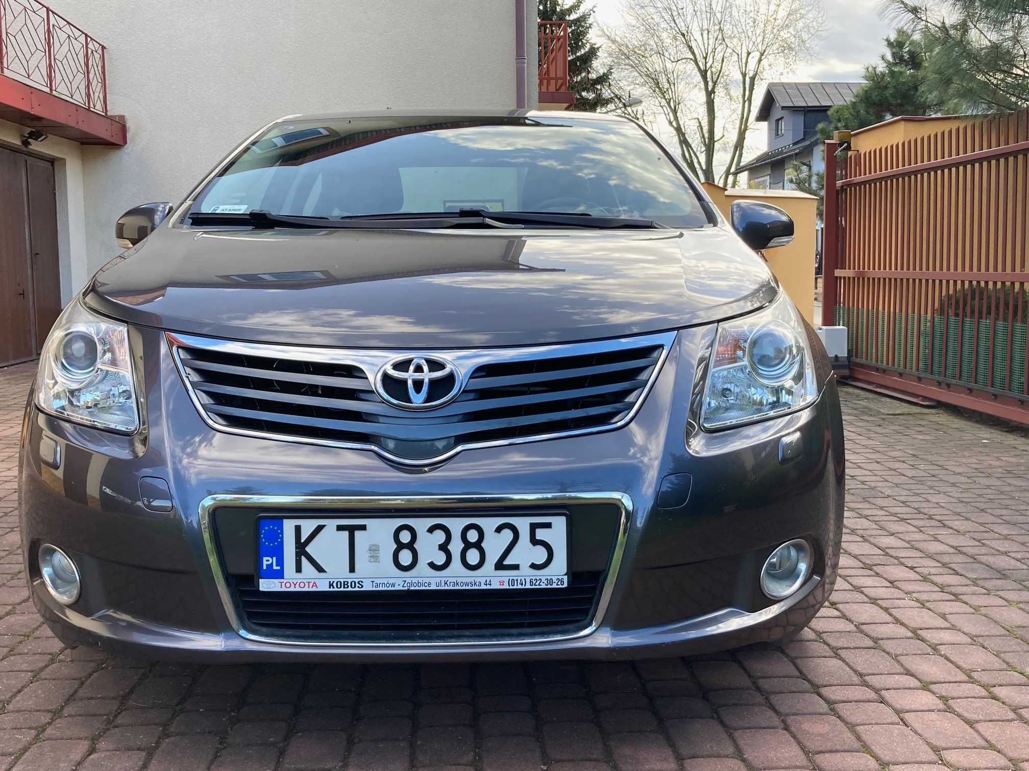 Toyota Avensis 2.0 D-4D Premium 2011 r. salon, 1. właściciel