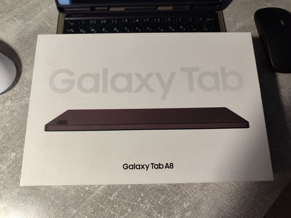 Продам планшет Galaxy Tab A8 з клавіатурою та мишкою