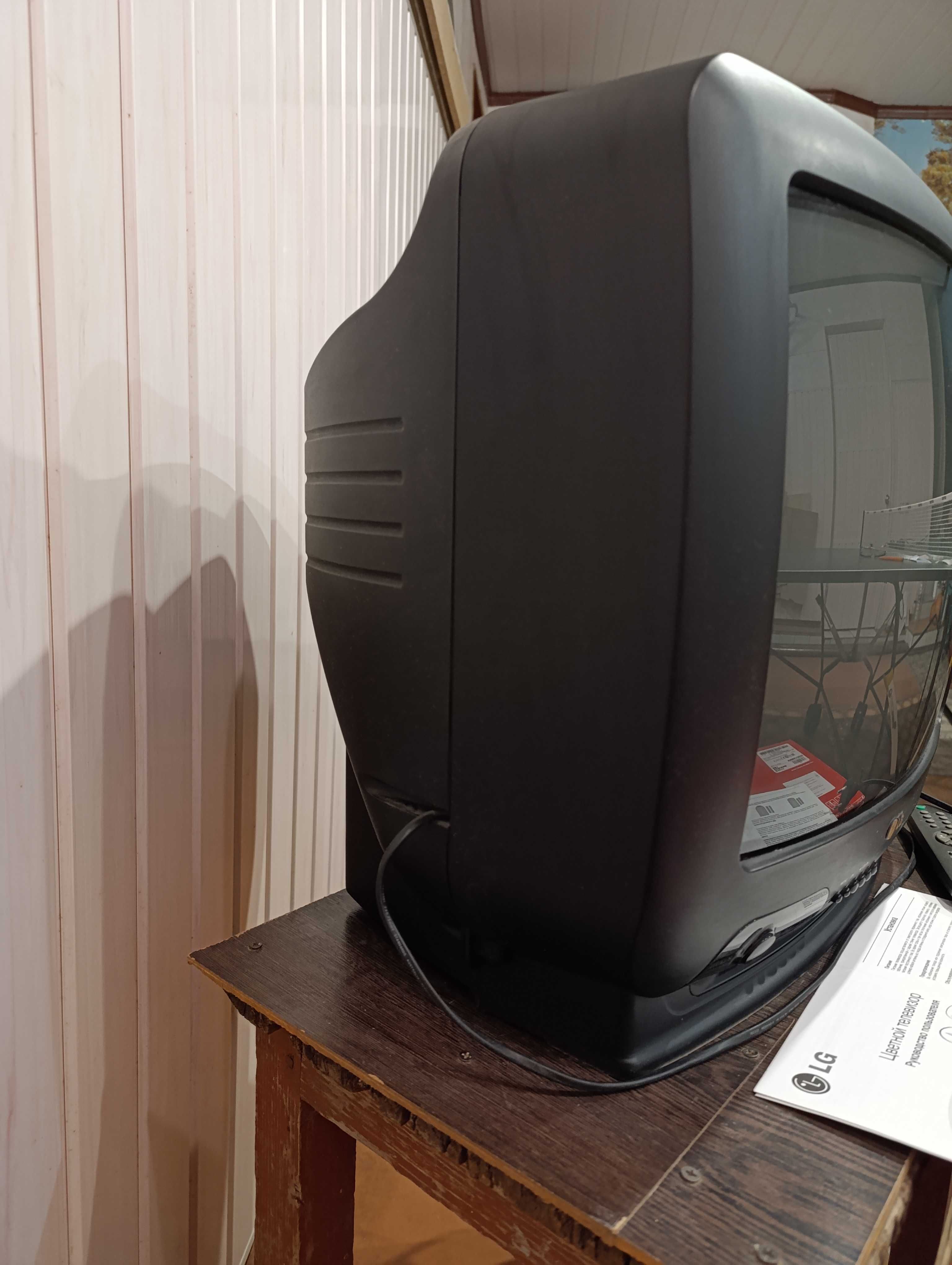 Телевізор LG CF-20E40, діагональ 50см, робочий, гарний стан