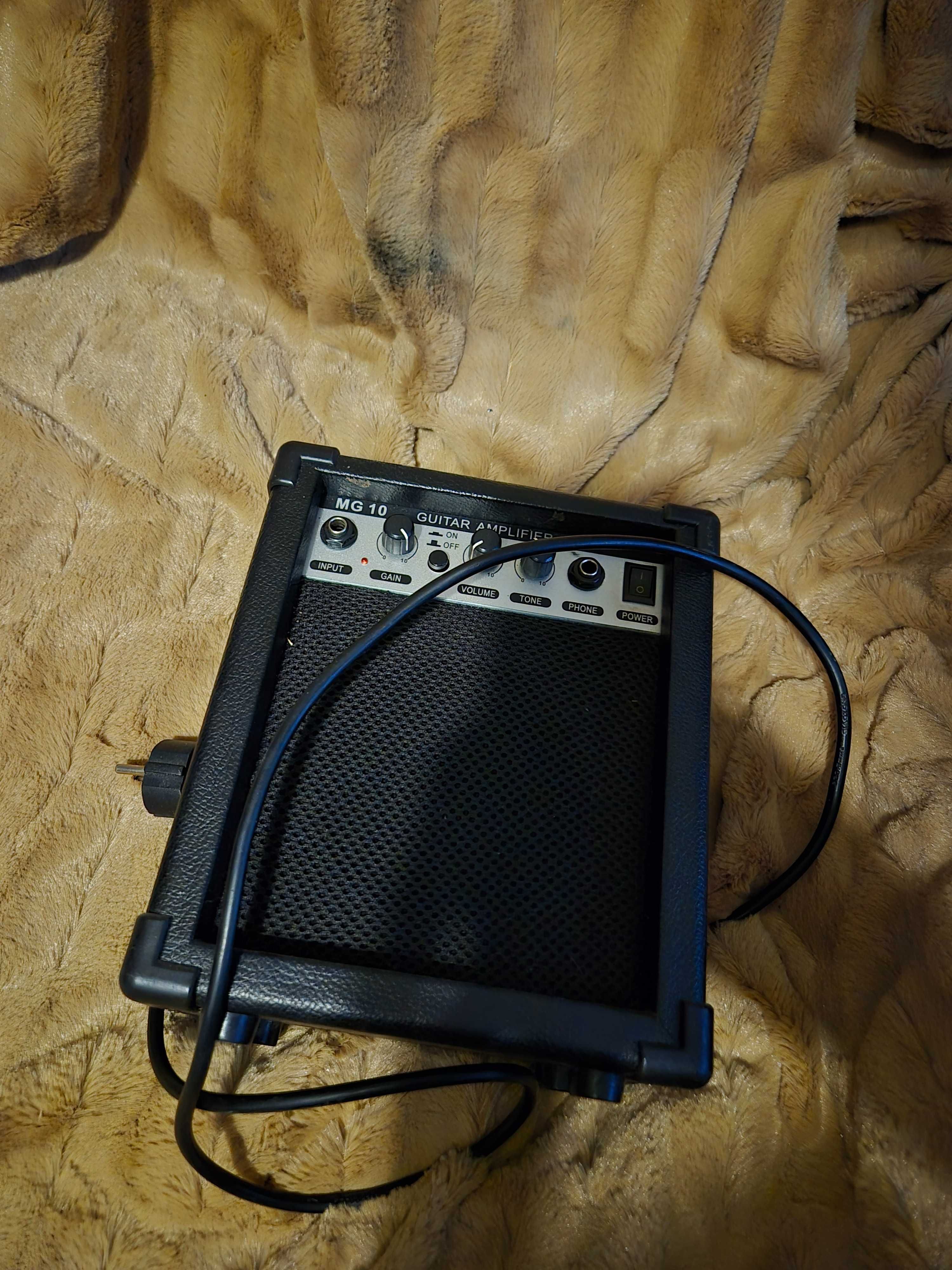 Tani wzmacniacz gitarowy combo piec