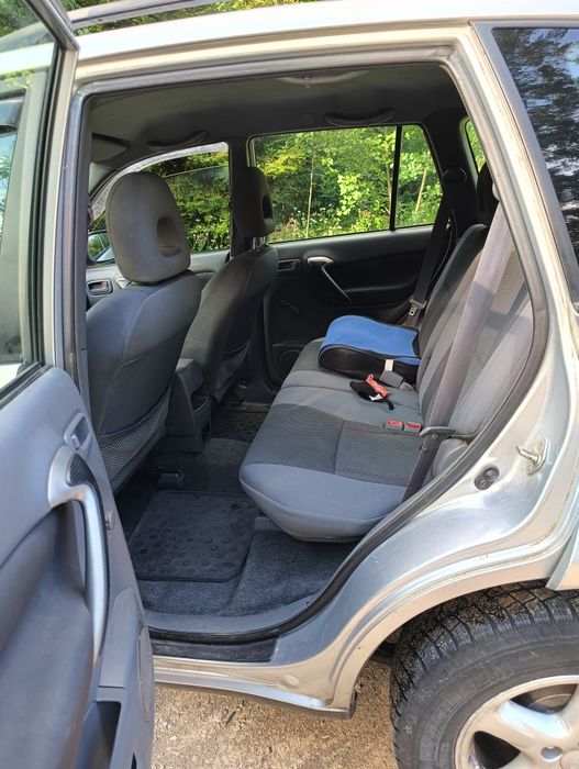 Sprzedam Toyotę RAV4 z 2002 roku 2.0 diesel