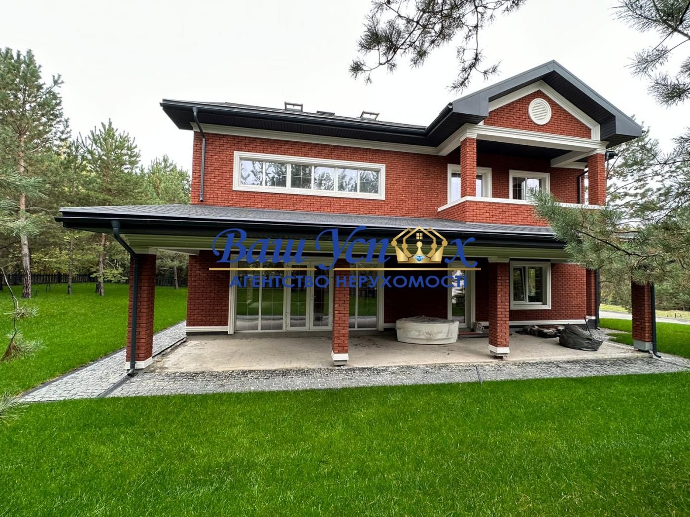 Продаж нового будинку в лісовій частині містечка.  КГ Green Hills