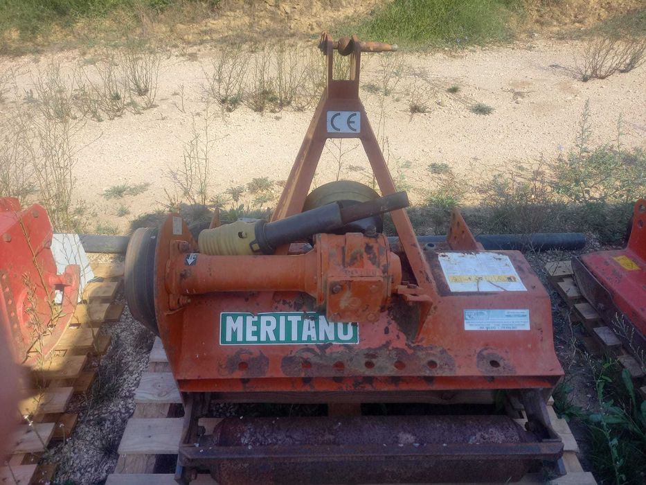 Trator 25cv NEW HOLLAND BOOMER 25 + 5 Alfaias Agrícolas