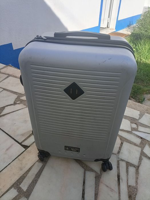 Mala de Viagem em Muito Bom Estado