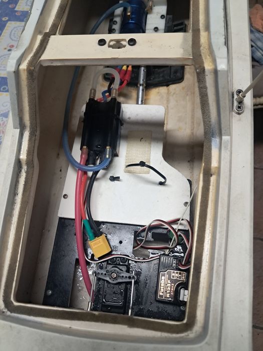 Barco telecomandado eléctrico