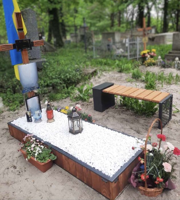 Надгробок дерев"яний,надмогильник,надгробник