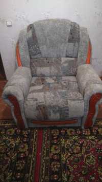 Продам 2 кресла роскладних