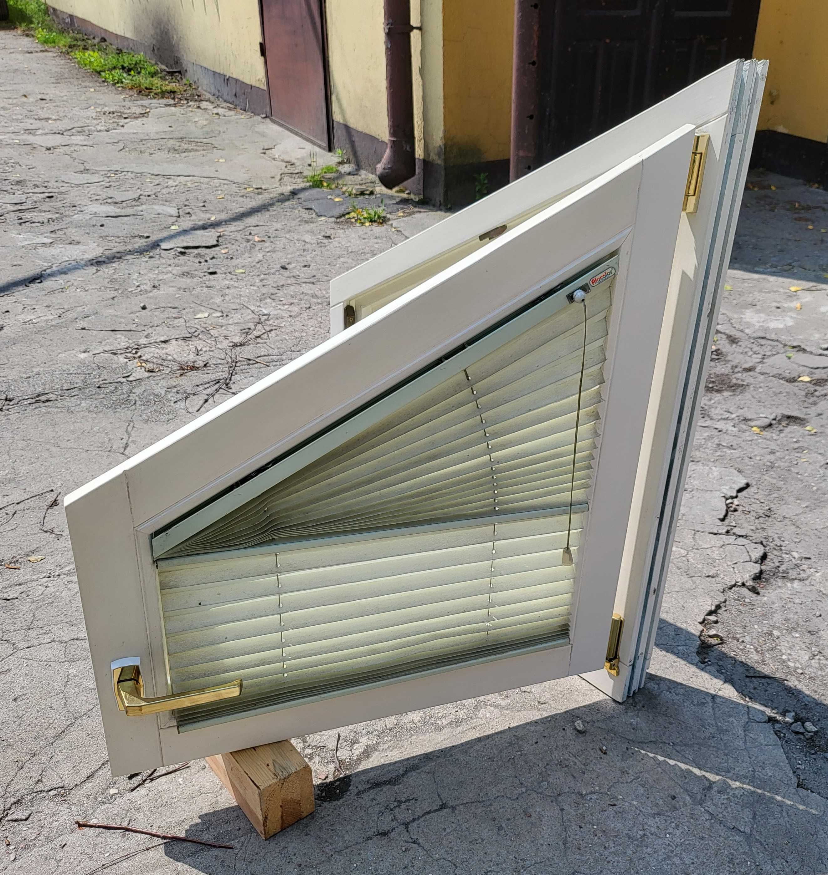 Okno drewniane trapezowe białe