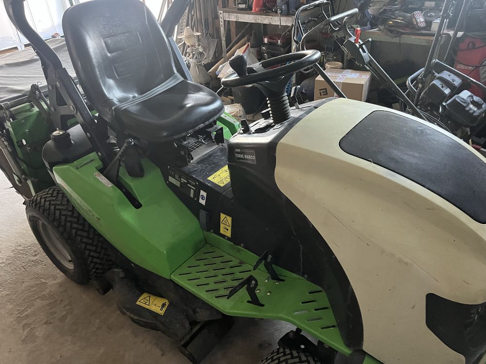 Trator de relva etesia