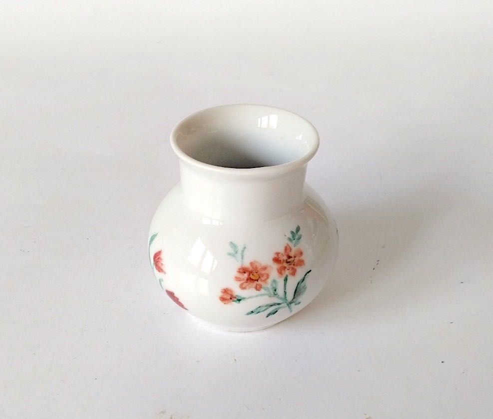 Porcelanowy wazon wazonik biedronka malowany kwiaty sygnowany