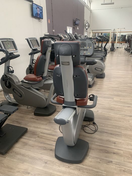 Bicicleta reclinada technogym