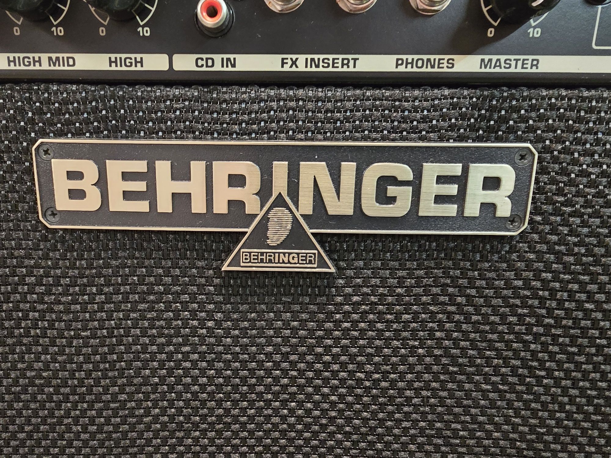 BEHRINGER BX1800 piec wzmacniacz gitarowy.