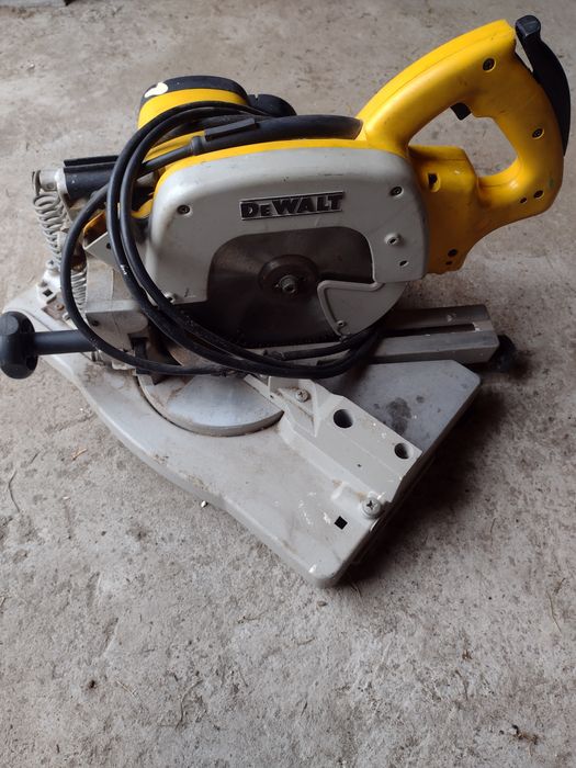 Ukośnica DeWalt DW700. 1200W