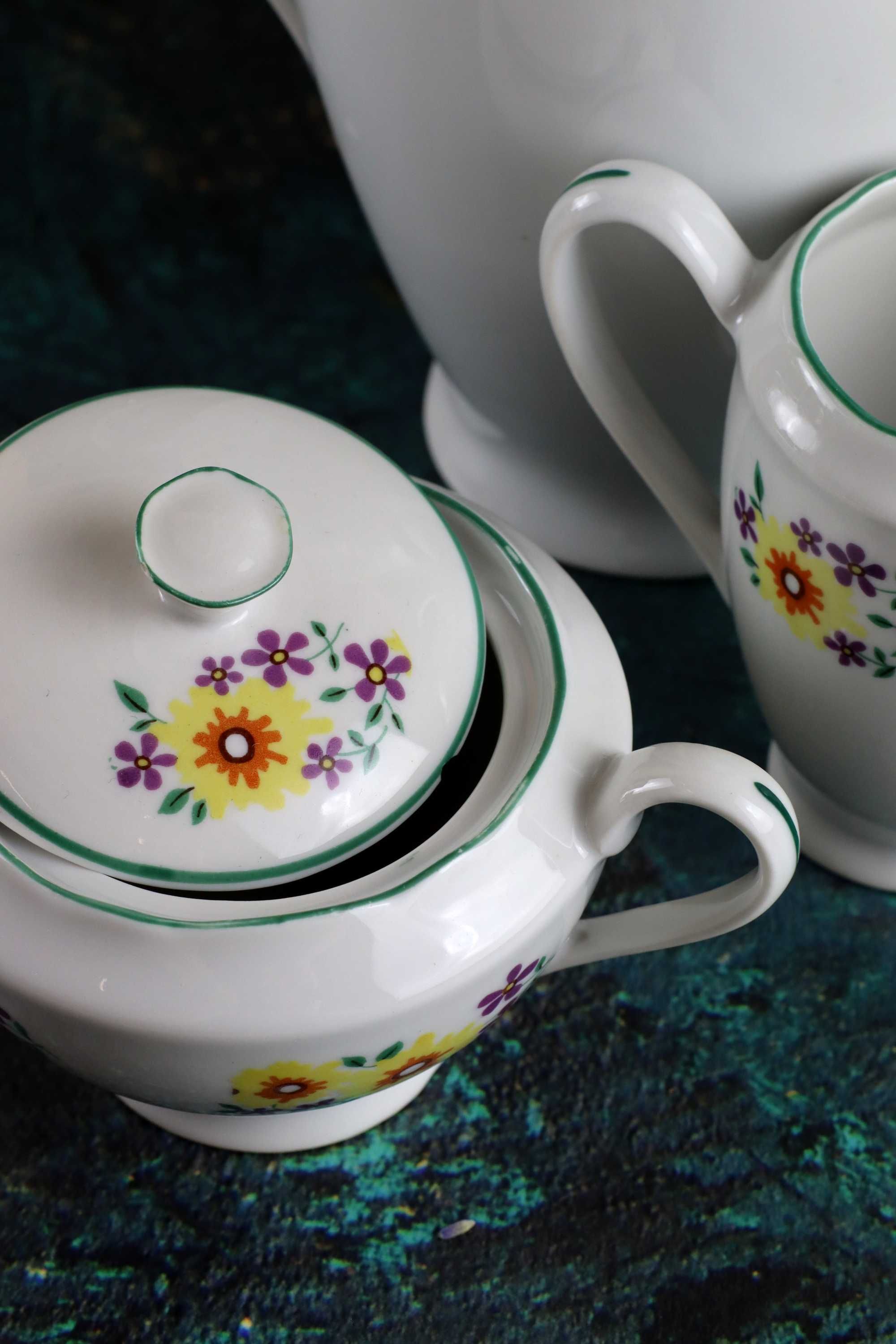 Serwis kawowy z kwiatową dekoracją porcelana Ćmielów vintage prl stara