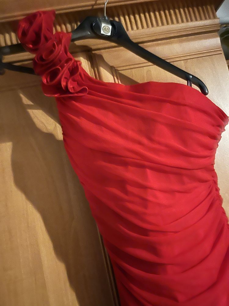 Sukienka czerwona na jedno ramię kwiaty 3D