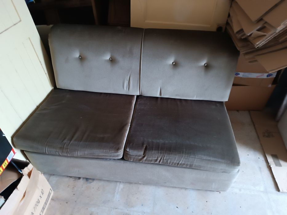 Sofá cama com cerca de 1.5m