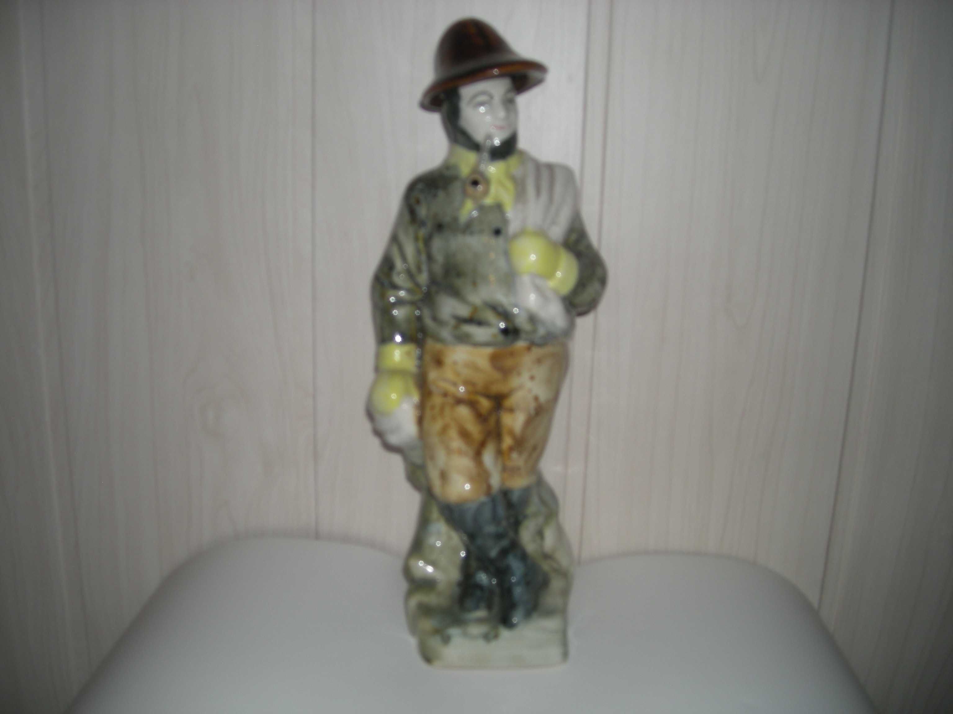 Karafka  ceramiczna figurka rybak firma Zagórski i syn