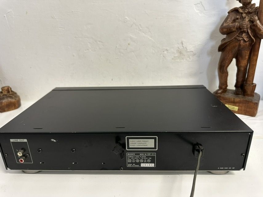 Odtwarzacz CD SONY CDP-211 sprawny