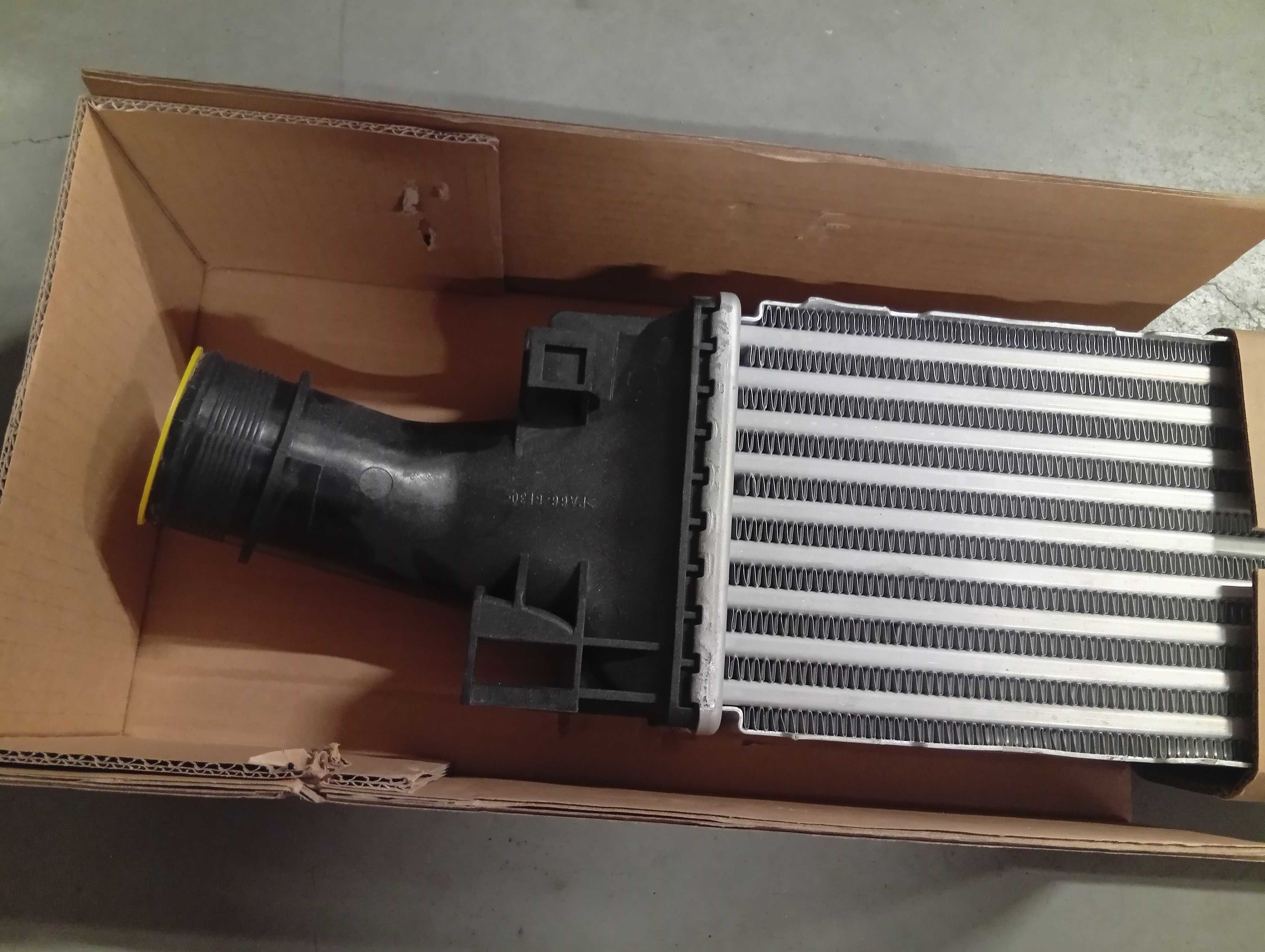 Chłodnica powietrza intercooler Audi A4 A5 Q5 2.0 3.0 TDI TFSI