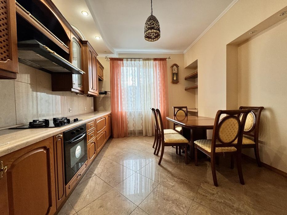 Продаж 4 кім. дворівневої квартири по вул. Чорновола