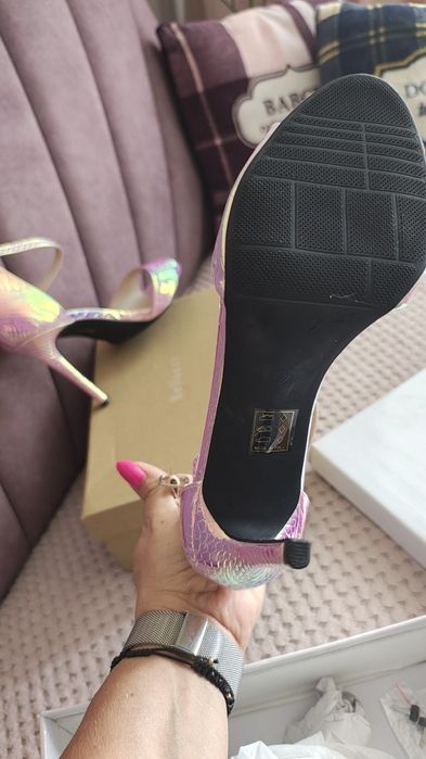 Sandałki na wysokiej szpilce