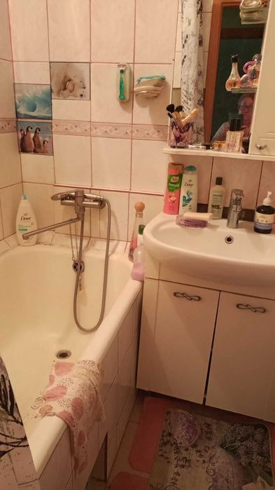 Здається кімната на Куренівці