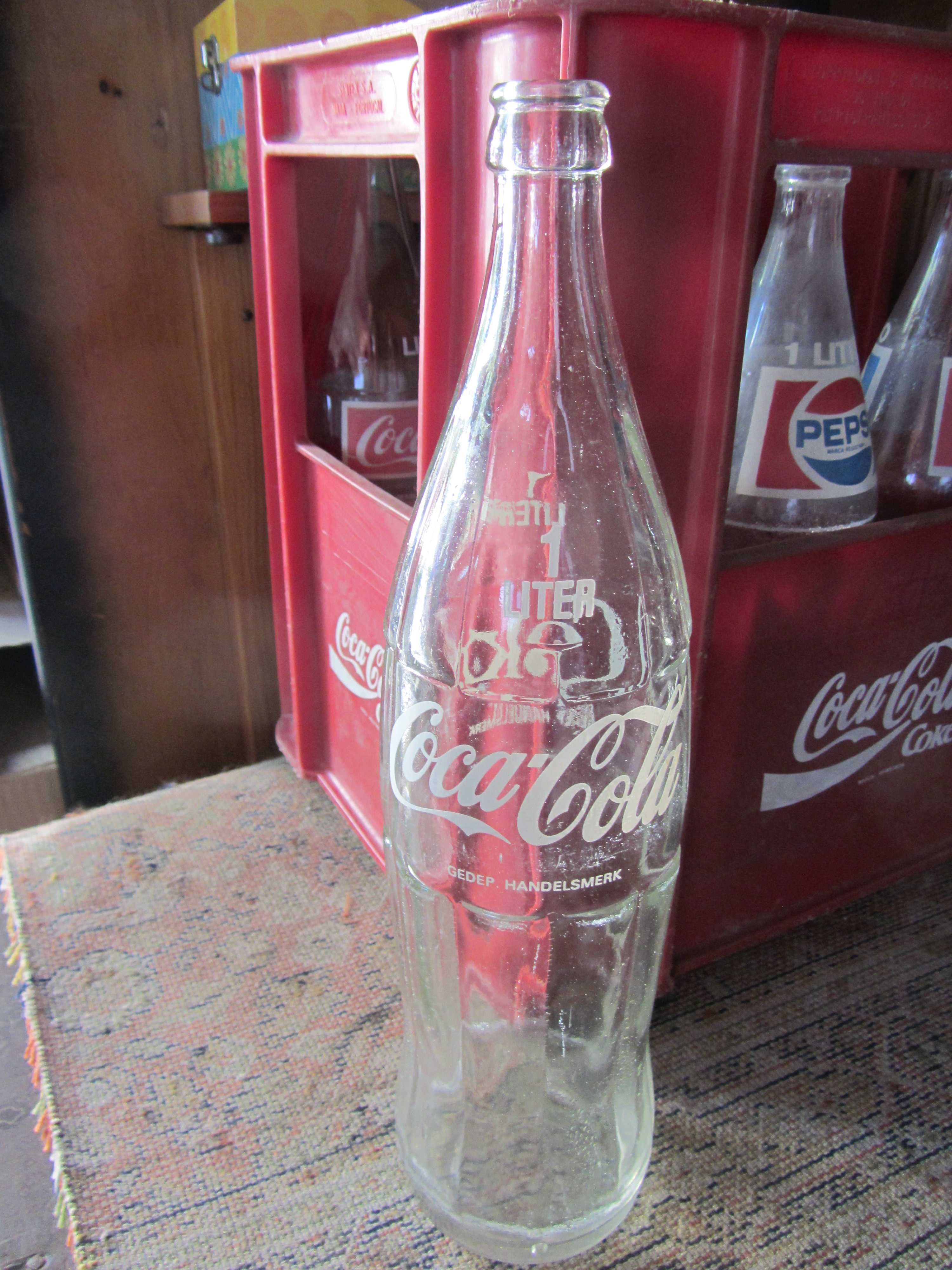 12 garrafas pirogravadas de Coca Cola de 1 litro e grade
