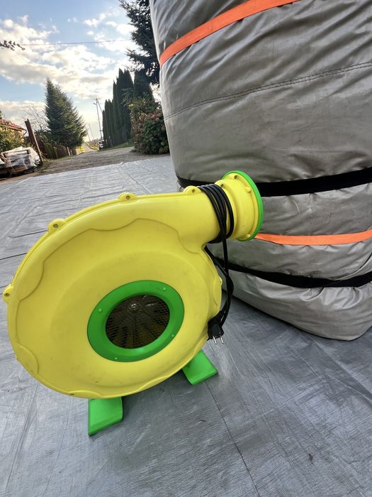 Sprzedam zjeżdżalnie - Dmuchaniec dla dzieci po sezonie